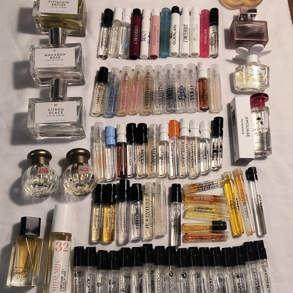 Assorted Perfume Sample Collection - Picture 3 of 5